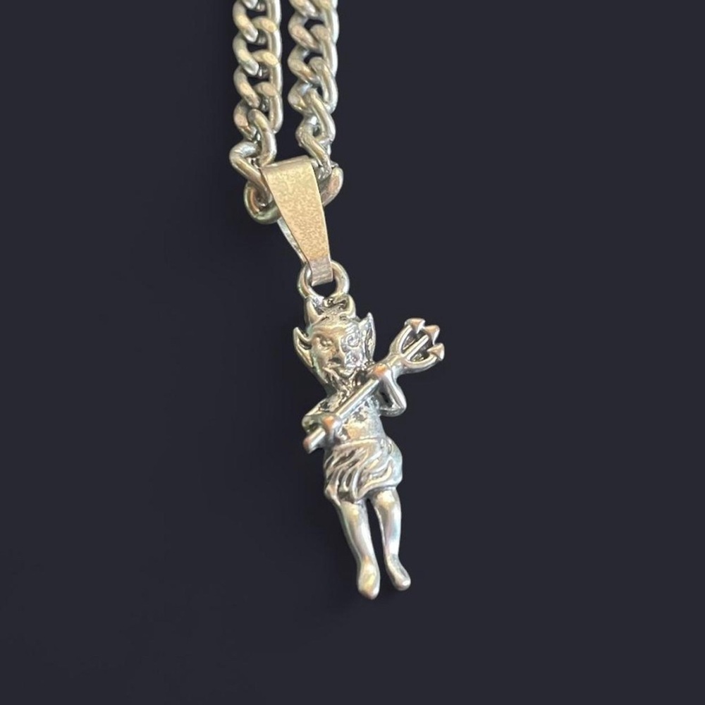 Hot Topic Silver Devil Cherub Pendant Necklace